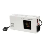 Végkiárusítás HOME AVR500S feszültségstabilizátor, 500VA, automatikus működés, vékony kivitel, falra szerelhető, színes digitális kijelző, teljeskörű meghibásodás elleni védelem AVR500S