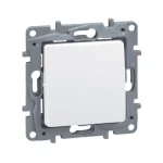 Legrand Niloé 101N egypólusú nyomó körömmel fehér 764507 Biztonságos vásárlás