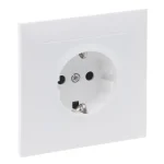 Legrand Suno fehér 2P+F GYV csatlakozóaljzat (rugós), biztonsági zsaluval, kerettel 721128 Olcsóbb